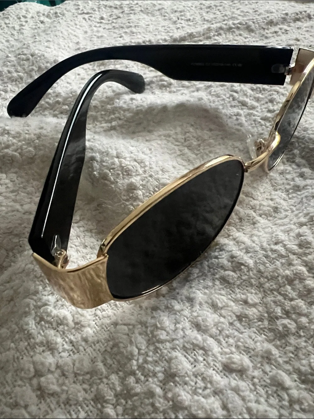 GOLD- TRIM OVAL SUNGLASSES
